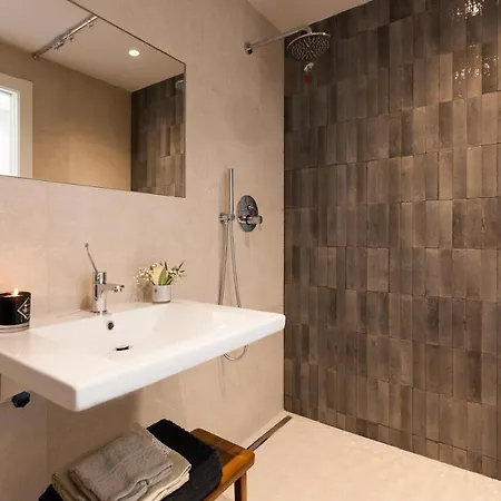 La Vista - Adults Only *